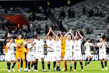 Em um primeiro tempo cheio de surpresas, astro do clube paulista se destacou ao irritar os torcedores argentinos