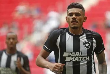 O Botafogo conseguiu segurar a pressão flamenguista e saiu na frente com um gol de pênalti