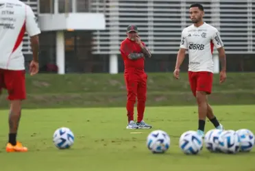 O técnico argentino Jorge Sampaoli já realizou os primeiros treinos no comando do Flamengo e esboça possíveis escalações 