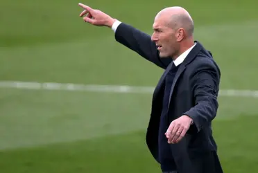 O técnico francês Zinédine Zidane se mantém tímido no mercado  mas pode estar de casa nova nos próximos dias