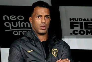 O técnico recém-demitido Fernando Lázaro pode acabar retornando ao clube após 12 dias