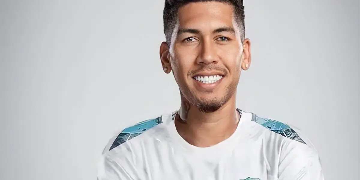 Atacante ex-Liverpool marca dois em sua estreia