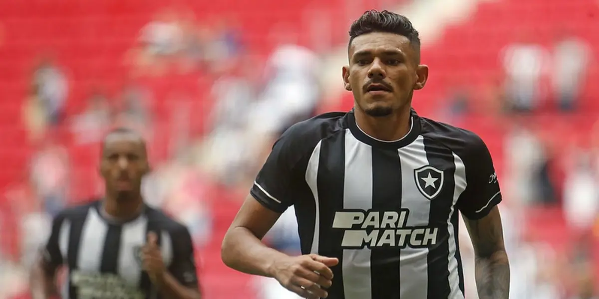 O Botafogo conseguiu segurar a pressão flamenguista e saiu na frente com um gol de pênalti