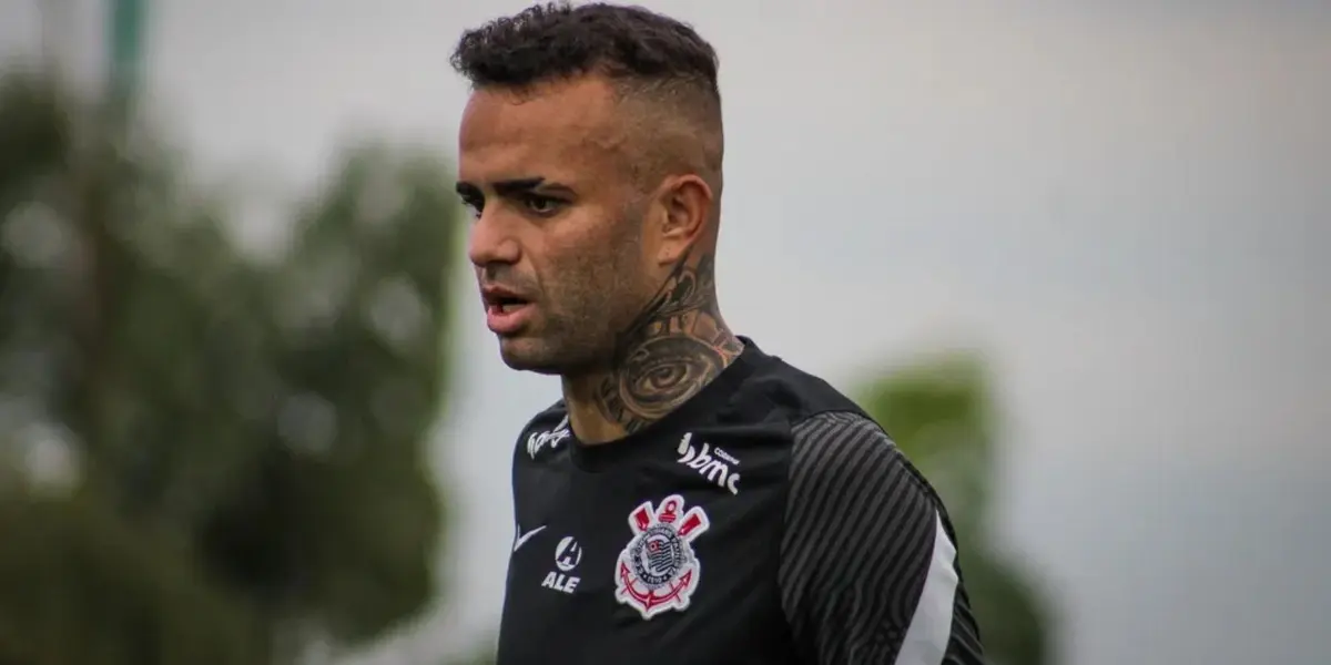 O meia está em vias de ser reintegrado ao elenco e causa discordâncias entre os torcedores