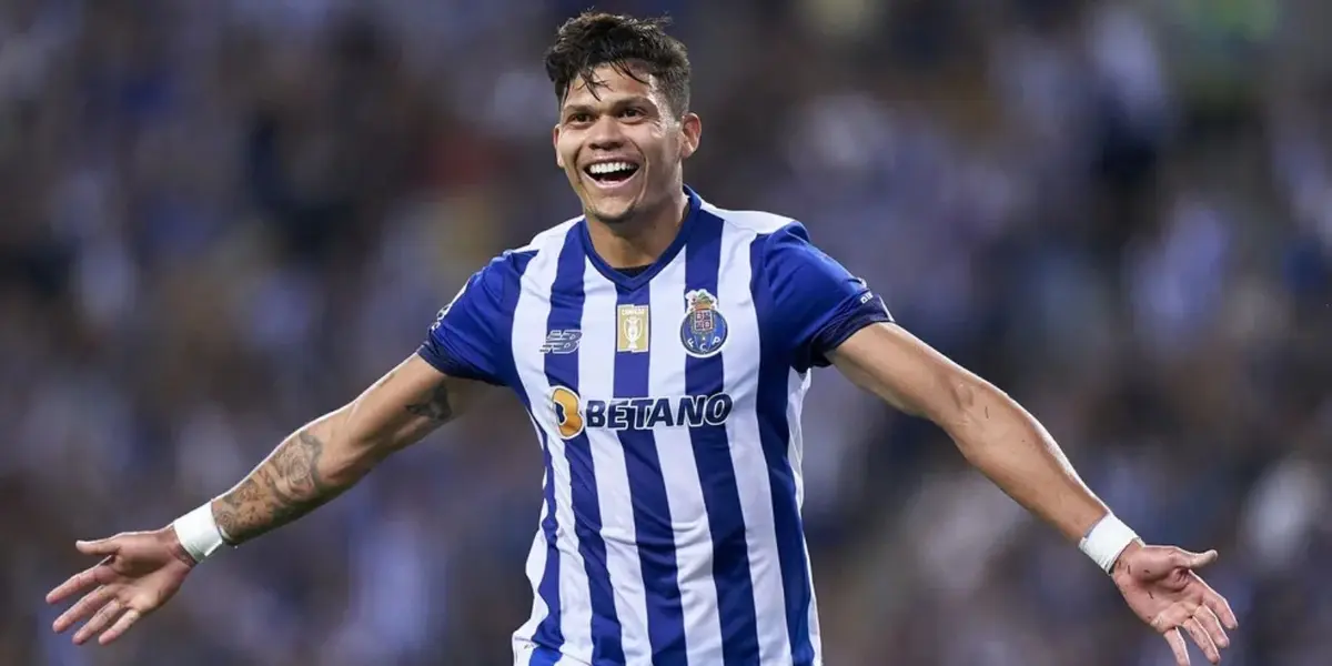 O Milan tenta convencer o clube português a reduzir a pedida pelo jogador