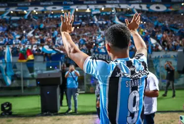 Centroavante de Copa do Mundo tem interesse em jogar no futebol brasileiro e pode tomar o espaço de Luís Suárez no Grêmio