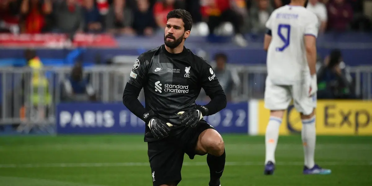 Com temporada ruim do Liverpool, Alisson não é lembrado