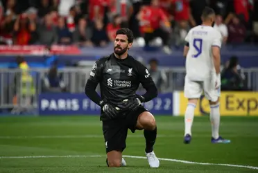 Com temporada ruim do Liverpool, Alisson não é lembrado