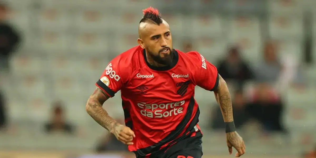 De saída do Furacão, Vidal tem interesse em defender os Xeneizes em 2024