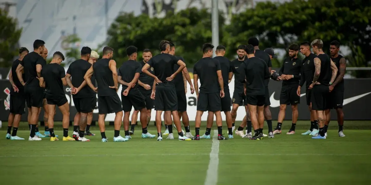 Elenco e comissão técnica foram cobrados durante treino na última quinta-feira