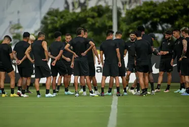 Elenco e comissão técnica foram cobrados durante treino na última quinta-feira