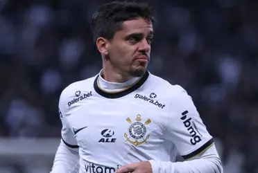 Fagner em mais uma partida pelo Corinthians