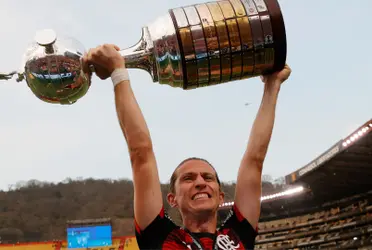 Filipe Luís celebra mais uma conquista