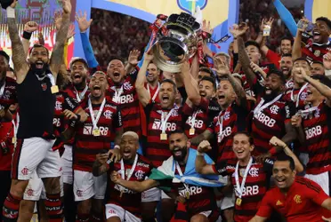 Jogadores comemoram mais uma conquista do Fla