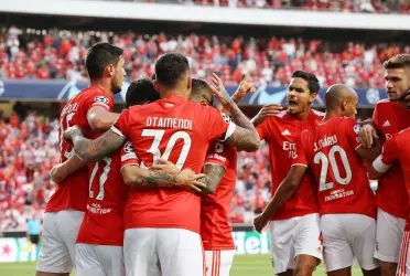 Jogadores do Benfica comemoram