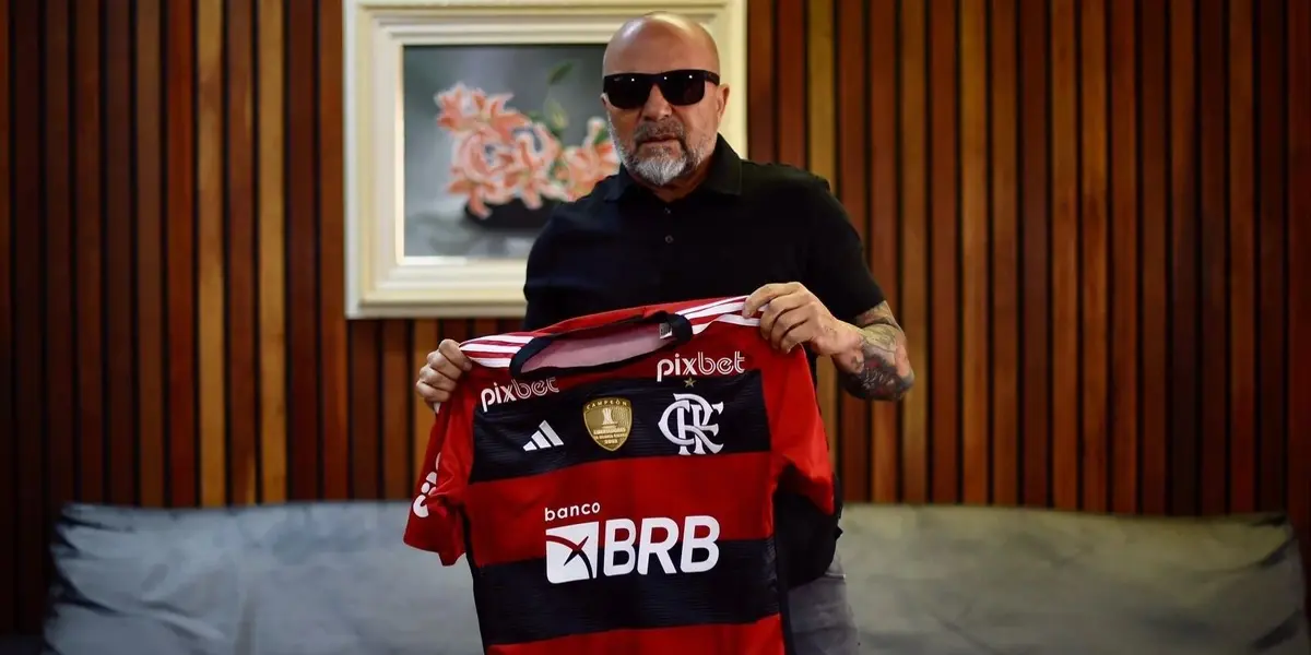 Jorge Sampaoli assistiu a vitória diante do Coritiba, mas já precisa preparar o time para a Libertadores