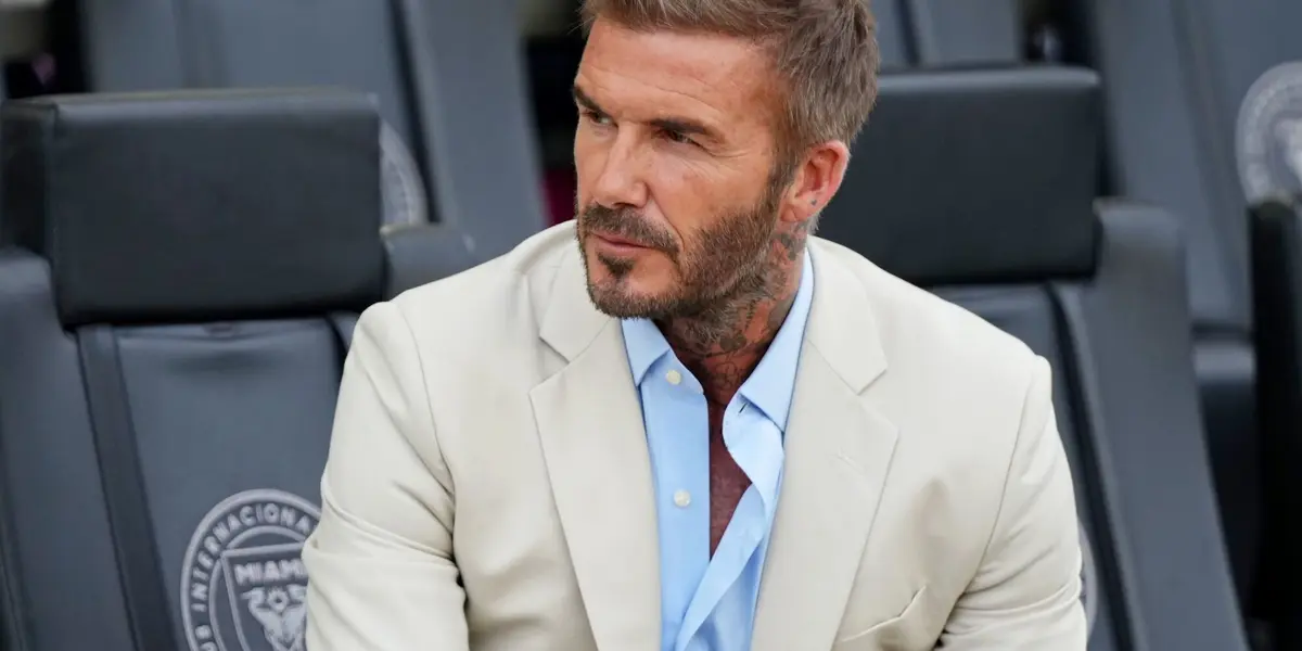 O astro inglês David Beckham usa as ruas de Miami para dirigir este carro