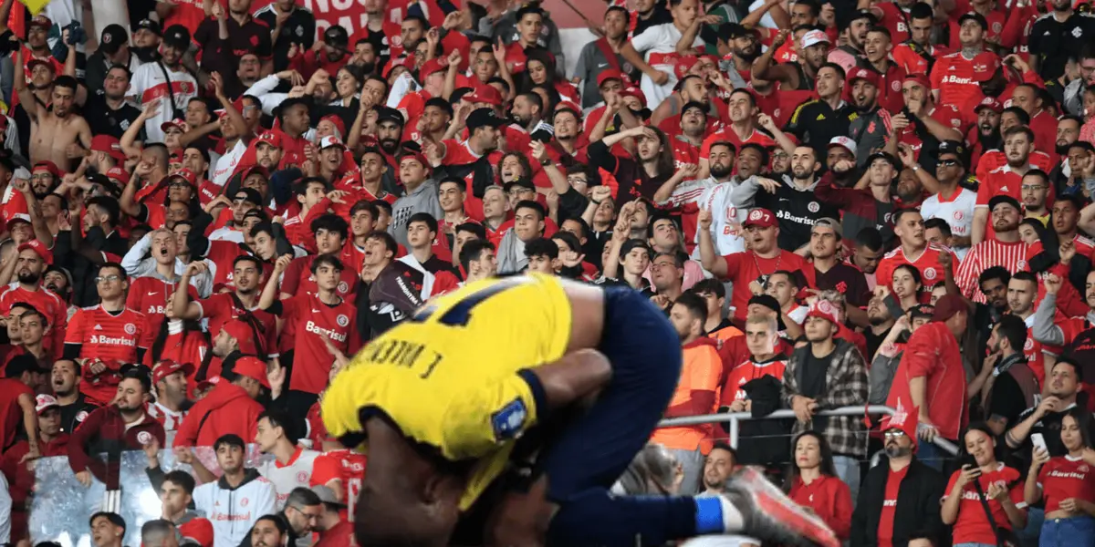 O atacante colorado perdeu duas chances claras de gol