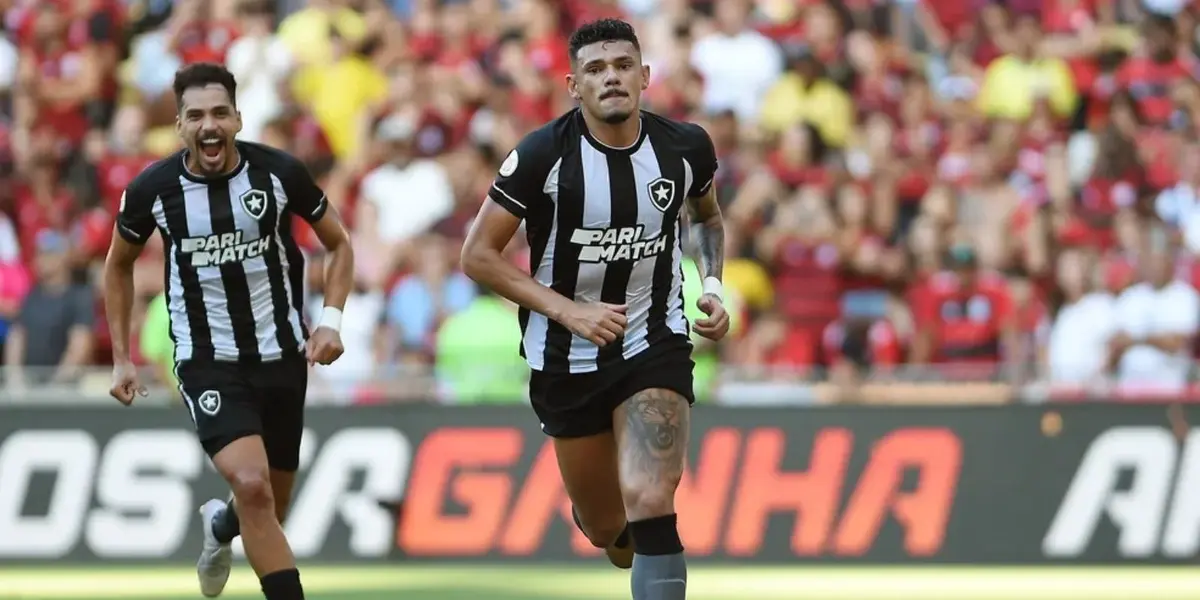 O Botafogo tenta manter o centroavante, mas tudo está nas mãos de Tiquinho Soares 