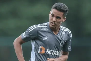 O Corinthians está em busca de um meio-campo, mas acaba esbarrando em problemas financeiros