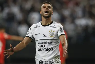 O diretor de futebol do Corinthians, Alessandro Nunes não poupou críticas a nome do elenco