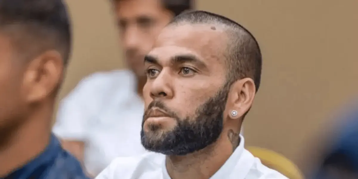 O ex-jogador Daniel Alves falou sobre o seu caso e definiu para quem deve pedir perdão 