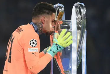 O goleiro Ederson fechou os gols nos minutos finais da final na Champions