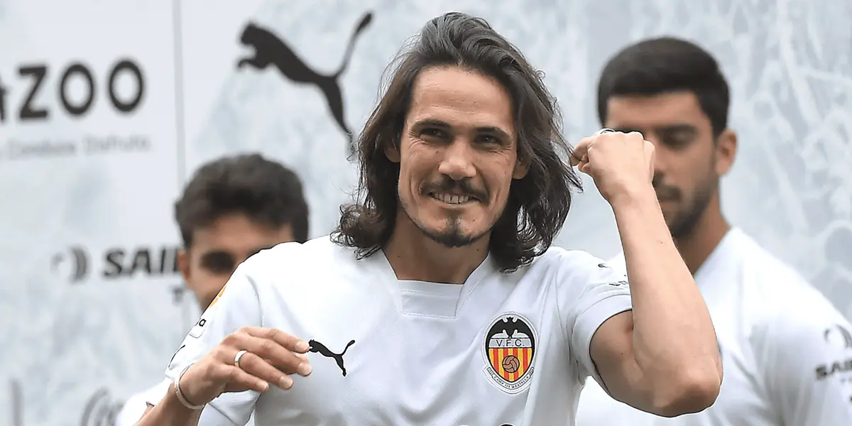 O jogador de 36 anos Edinson Cavani está em vias de deixar o Valência, da Espanha