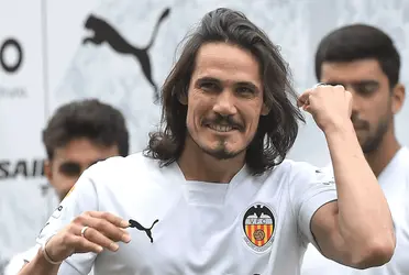 O jogador de 36 anos Edinson Cavani está em vias de deixar o Valência, da Espanha