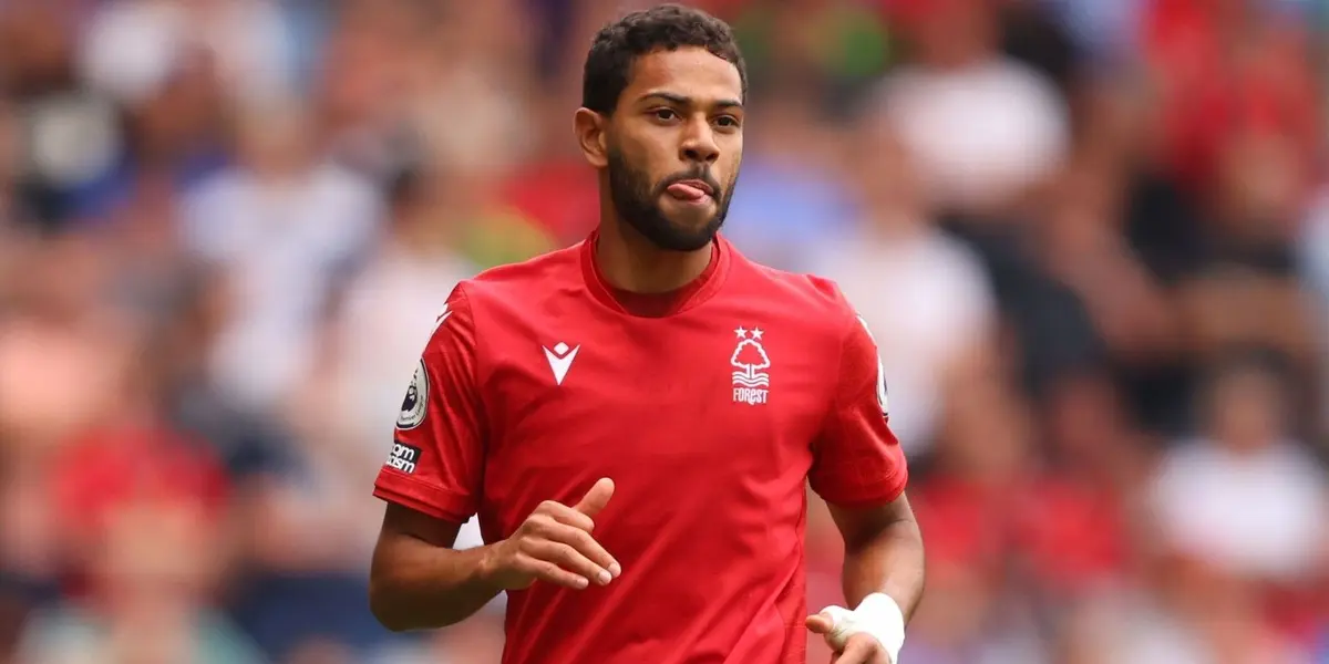 O jogador está em contrato de empréstimo com o Nottingham Forest na Premier League