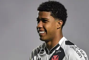 O meia vascaíno deve fazer dupla de volantes com Casemiro e Lucas Paquetá deve brigar por posição