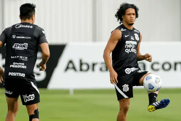 O técnico começa a rejuvenescer o elenco e montar um Corinthians que ele julga ser o ideal