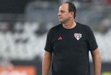 O técnico Rogério Ceni é o favorito para assumir o comando de um gigante do futebol brasileiro