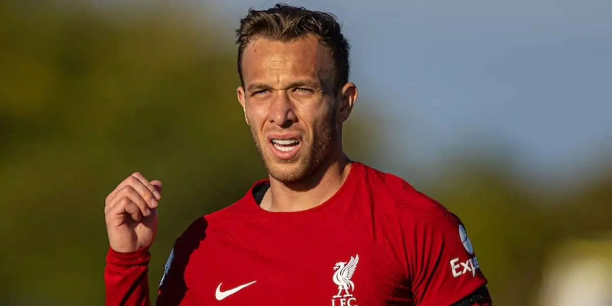 O volante Arthur Melo está de saída do Liverpool e deve assinar com um novo clube em breve