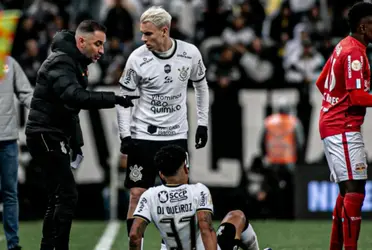 Roger Guedes também teve problemas atuando fora de posição quando estava sob o comando de Vítor Pereira no Corinthians