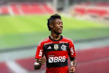 Torcedores do Flamengo estão apreensivos com demora na renovação de contrato de Bruno Henrique