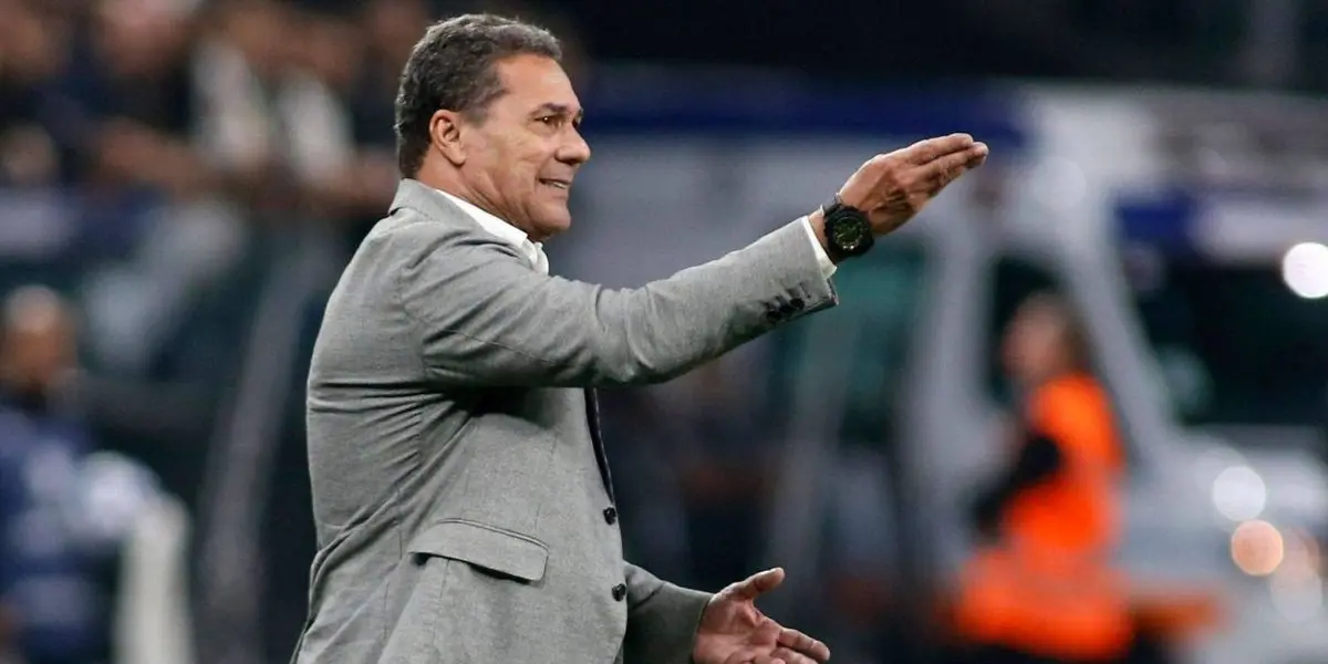 Vanderlei Luxemburgo chegou à sua 6 partida no Corinthians e ainda não emplacou uma vitória 